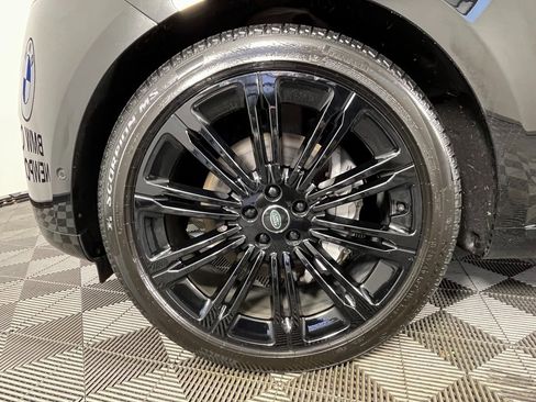 Used 2024 Land Rover Range Rover Long Wheelbase SE image 16