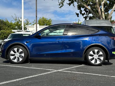 Used 2023 Tesla Model Y Long Range image 7