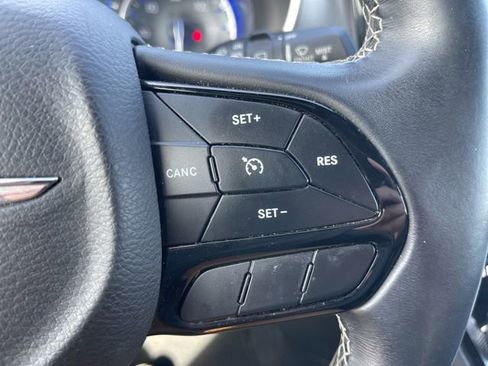Used 2018 Chrysler Pacifica Touring-L w/ S Appearance Package FWD image 21