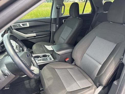 Used 2022 Ford Explorer XLT AWD/4WD image 18