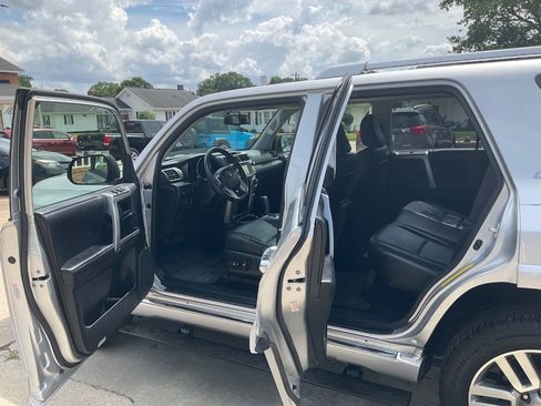 Used 2013 Toyota 4Runner Limited RWD image 10