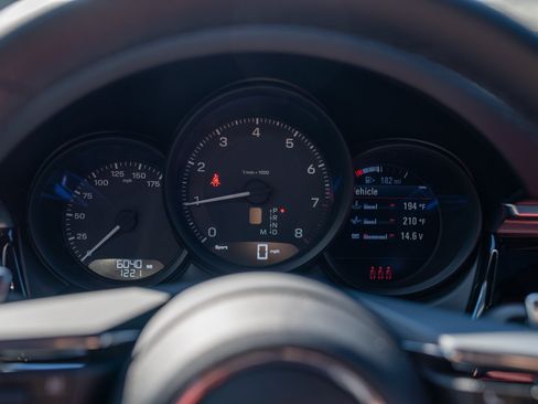 Certified 2026 Porsche Macan AWD/4WD image 14
