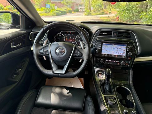 Used 2017 Nissan Maxima SR w/ Midnight Edition image 6