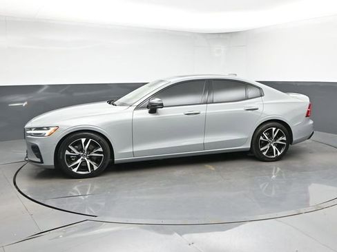 Used 2025 Volvo S60 B5 Plus FWD image 9