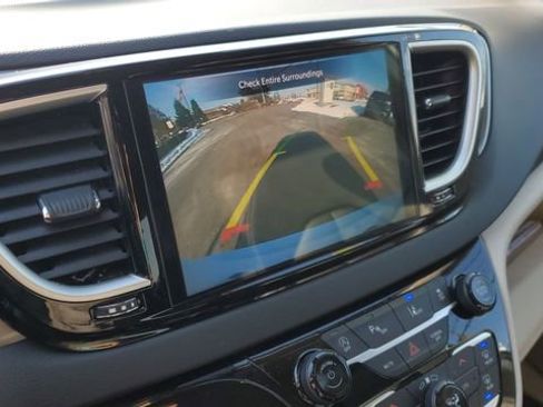 Certified 2024 Chrysler Pacifica Touring-L image 16