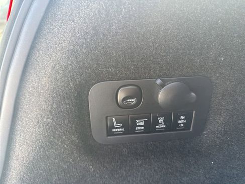 Used 2019 Lincoln MKT AWD image 33