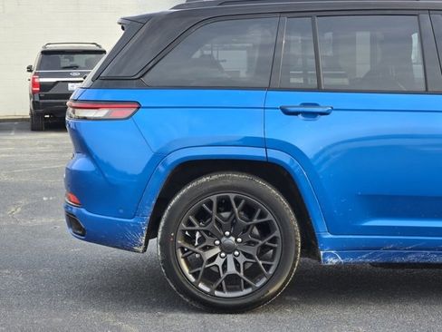 Used 2023 Jeep Grand Cherokee Summit image 8