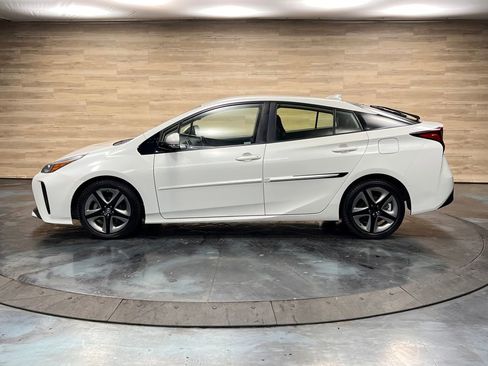 Used 2019 Toyota Prius XLE image 18