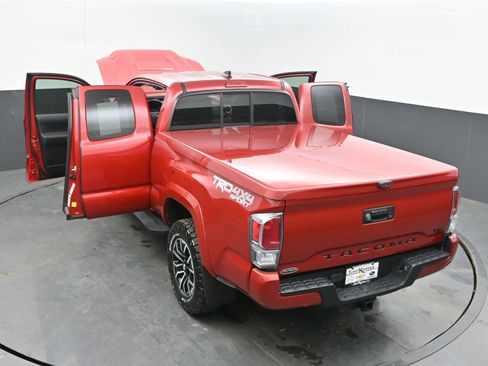 Used 2020 Toyota Tacoma TRD Sport image 41