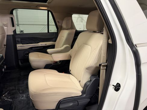 Used 2024 Ford Expedition Max Platinum AWD/4WD image 11