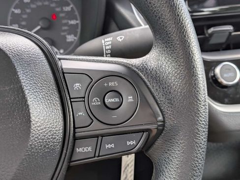 Used 2025 Toyota Corolla LE FWD image 22