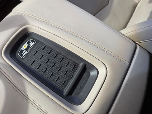 Used 2015 Cadillac Escalade Luxury image 31