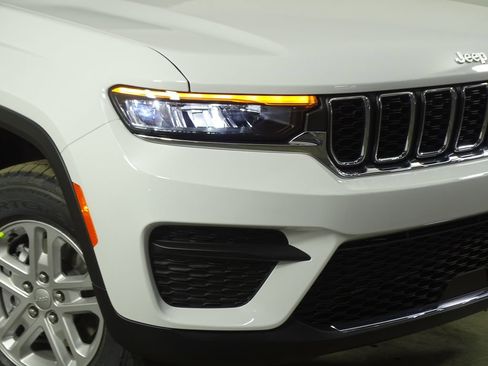 New 2025 Jeep Grand Cherokee Laredo image 39