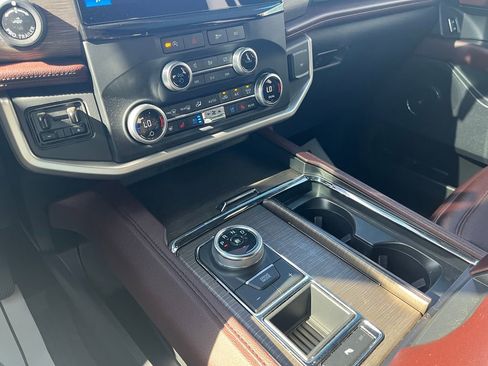 Used 2024 Ford Expedition Limited image 20