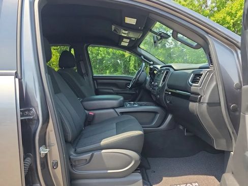 Used 2019 Nissan Titan SV w/ SV Convenience Package RWD image 46