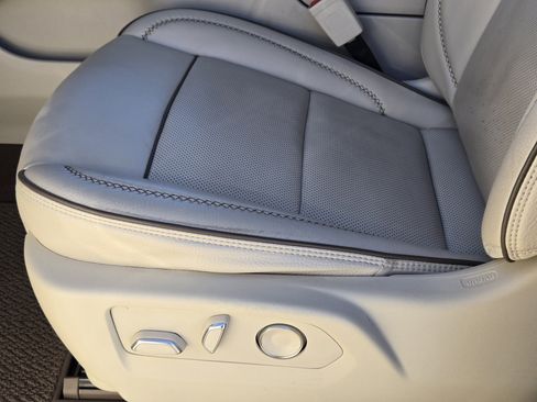 Used 2021 GMC Yukon XL Denali w/ Denali Premium Package image 26