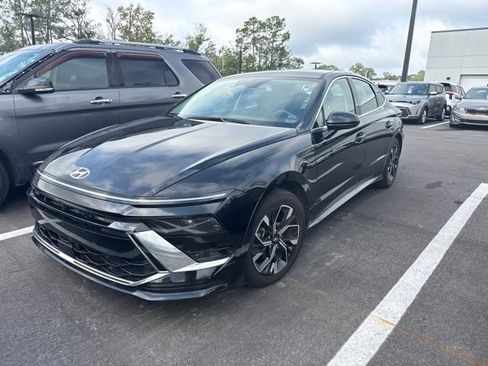 Used 2025 Hyundai Sonata SEL FWD image 2