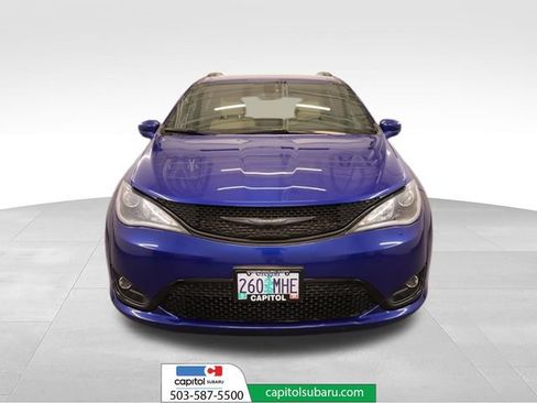 Used 2019 Chrysler Pacifica Touring Plus w/ S Appearance Package FWD image 6