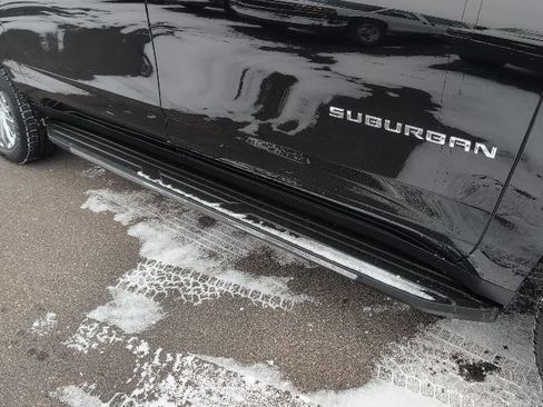 Used 2023 Chevrolet Suburban Premier w/ Premium Package image 15