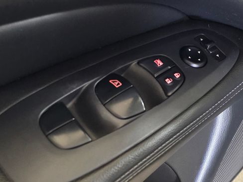 Used 2019 Nissan Pathfinder S FWD image 22