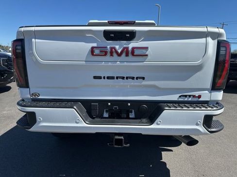 Used 2025 GMC Sierra 2500 AT4 w/ AT4 Premium Plus Package AWD/4WD image 3