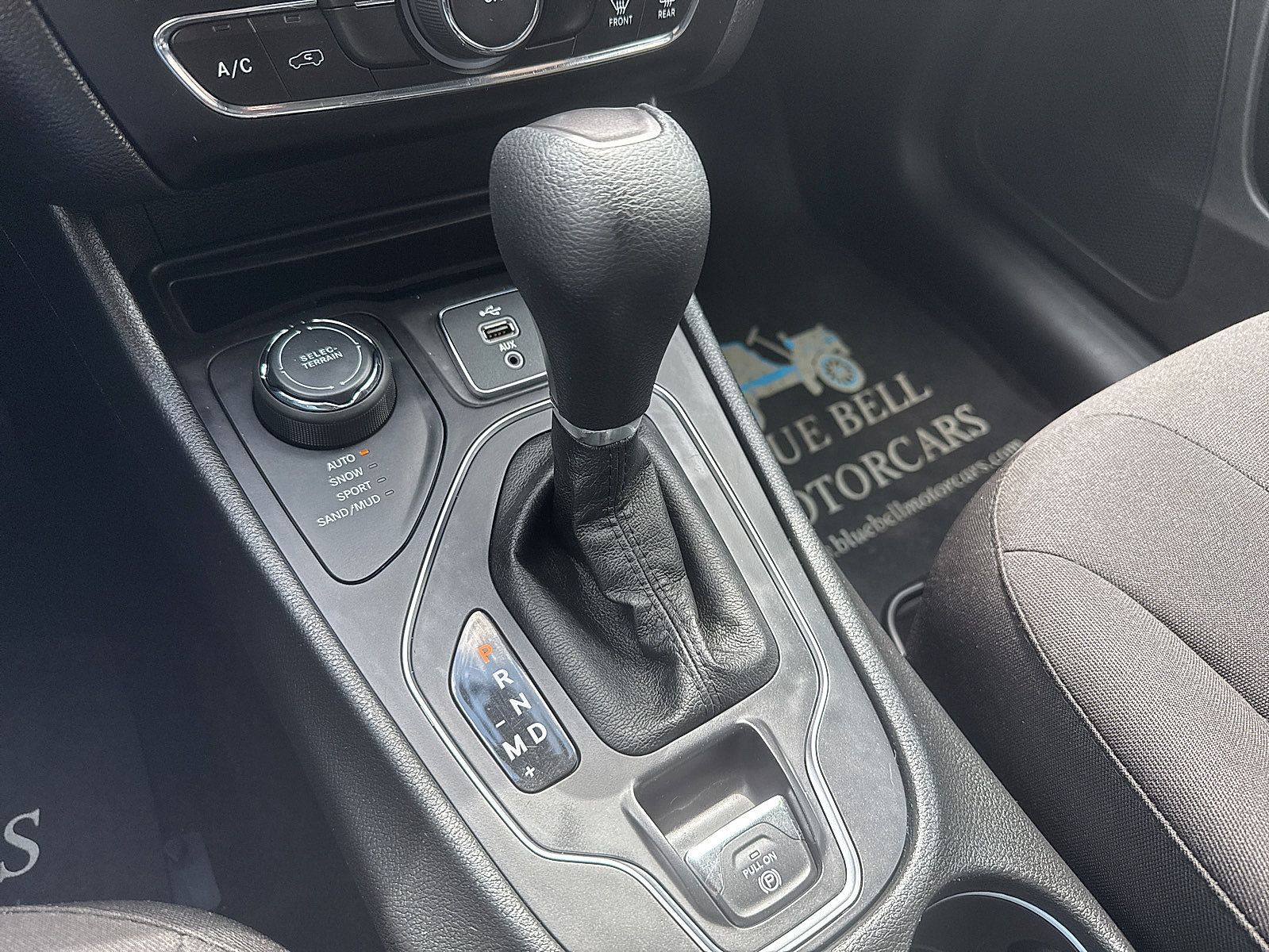 Used 2019 Jeep Cherokee Latitude w/ Cold Weather Group AWD/4WD image 56