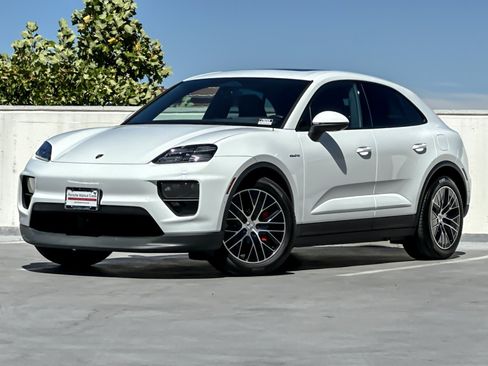 Used 2025 Porsche Macan 4S Electric AWD/4WD image 1