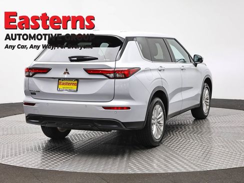 Used 2024 Mitsubishi Outlander ES AWD/4WD image 5
