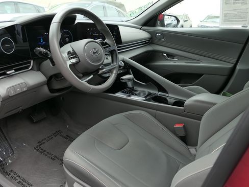 Used 2023 Hyundai Elantra SEL w/ Convenience Package FWD image 12