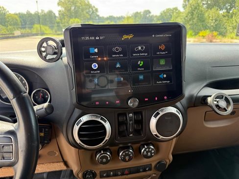 Used 2015 Jeep Wrangler Unlimited Rubicon w/ Dual Top Group AWD/4WD image 19