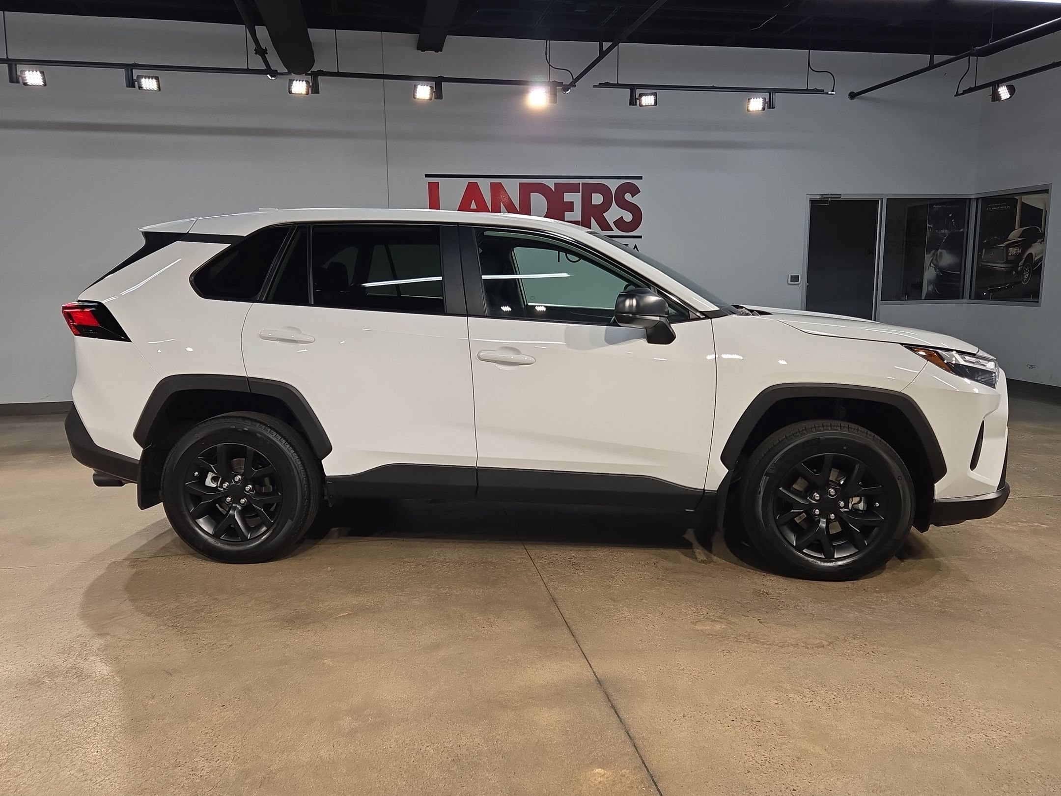 Used 2024 Toyota RAV4 LE FWD image 8