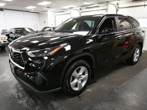 Certified 2023 Toyota Highlander L image 3