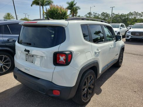 Used 2018 Jeep Renegade Altitude FWD image 3