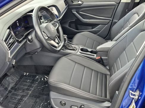 Used 2024 Volkswagen Jetta SE w/ Panoramic Sunroof Package FWD image 10