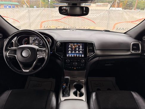 Used 2019 Jeep Grand Cherokee Laredo w/ Laredo X Package image 26