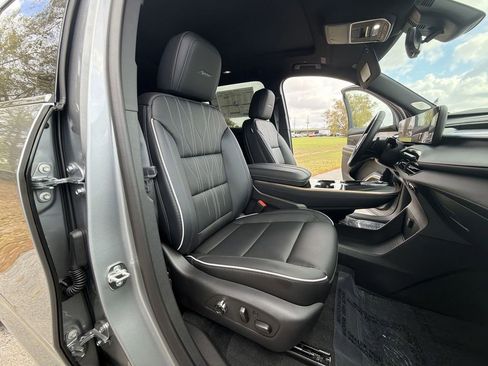 New 2026 Buick Enclave Avenir w/ Super Cruise Package FWD image 36