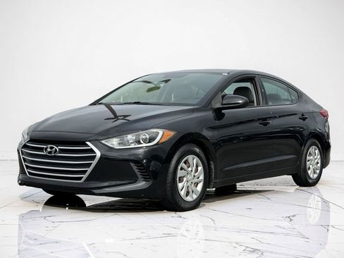 Used 2018 Hyundai Elantra SE w/ SE Connectivity Package 04 FWD image 4