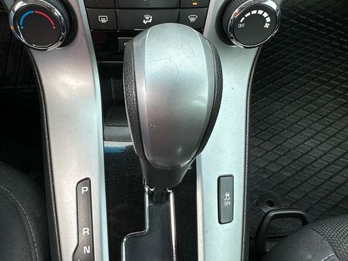 Used 2015 Chevrolet Cruze LT FWD image 25