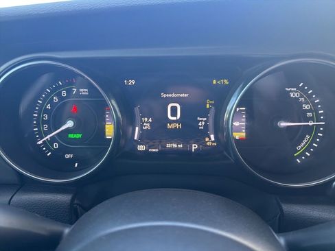 Used 2023 Jeep Wrangler Unlimited w/ Sun & Screen Package AWD/4WD image 17