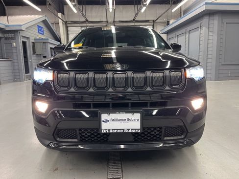 Used 2022 Jeep Compass Latitude image 2