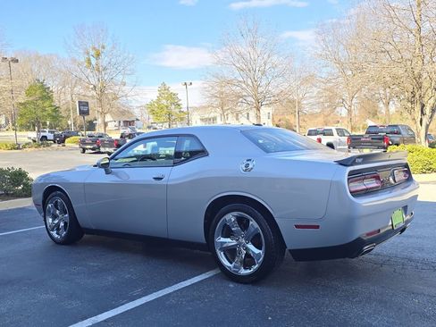 Used 2023 Dodge Challenger SXT RWD image 27