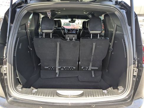 Used 2025 Chrysler Pacifica Select image 27