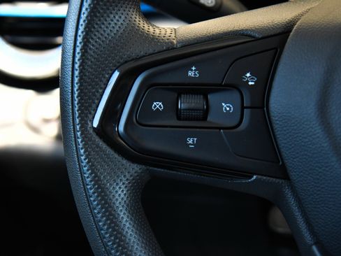 Used 2025 Chevrolet Trax LT FWD image 31