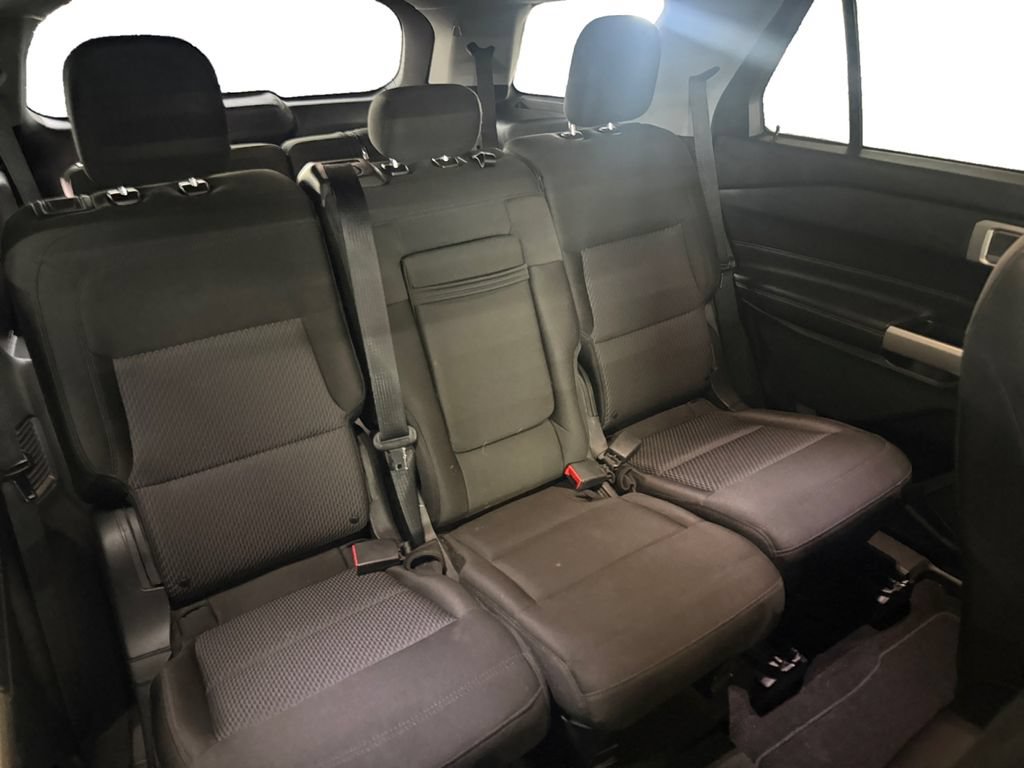 Used 2023 Ford Explorer XLT AWD/4WD image 33