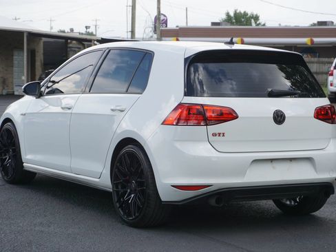 Used 2017 Volkswagen GTI SE FWD image 9