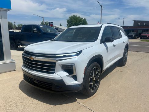 New 2026 Chevrolet Traverse High Country w/ LPO, Floor Liner Package AWD/4WD image 2
