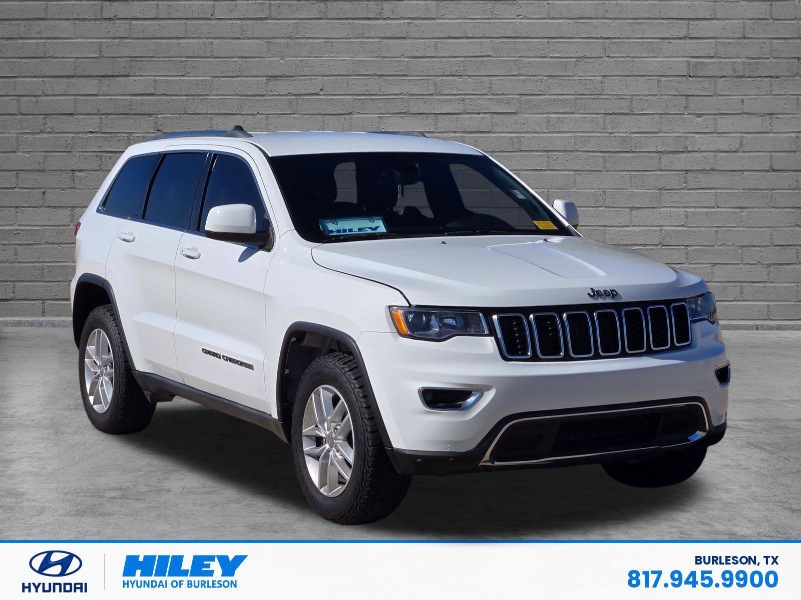 Used 2018 Jeep Grand Cherokee Laredo RWD image 1