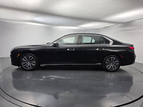 Used 2023 BMW i7 xDrive60 image 7