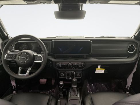 Used 2024 Jeep Wrangler Unlimited Sahara w/ Technology Group image 14