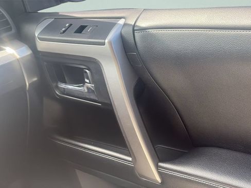 Used 2017 Toyota 4Runner SR5 Premium RWD image 13